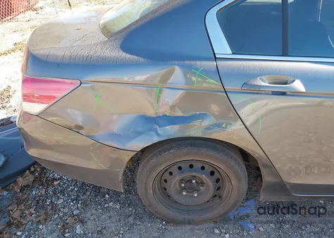 2008 Honda Accord 2.4 Lx z USA, uszkodzony, nr VIN 1HGCP263X8A128565